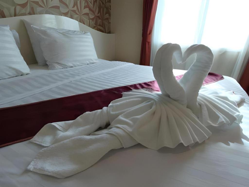 Thada Chateau Hotel Бурирам Экстерьер фото