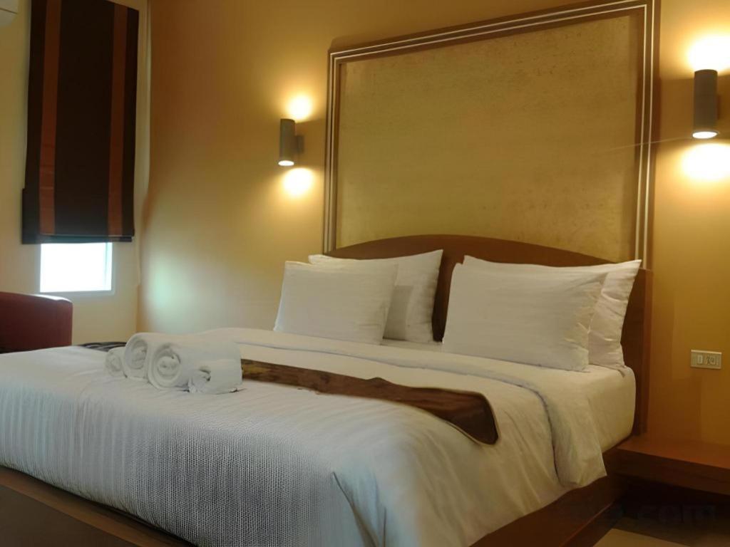 Thada Chateau Hotel Бурирам Экстерьер фото