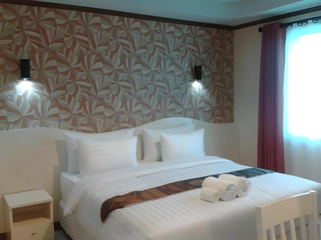 Thada Chateau Hotel Бурирам Экстерьер фото